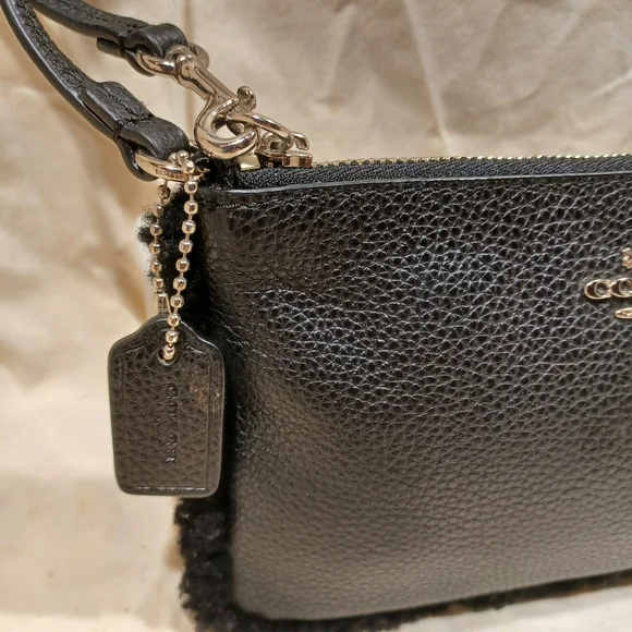 Coach wristlet - Picture 2 of 7